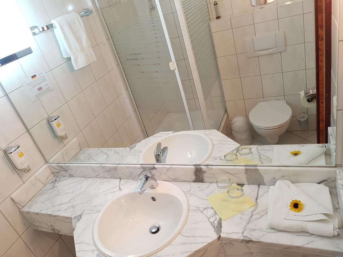 Landhotel Trampe Ngoại thất bức ảnh